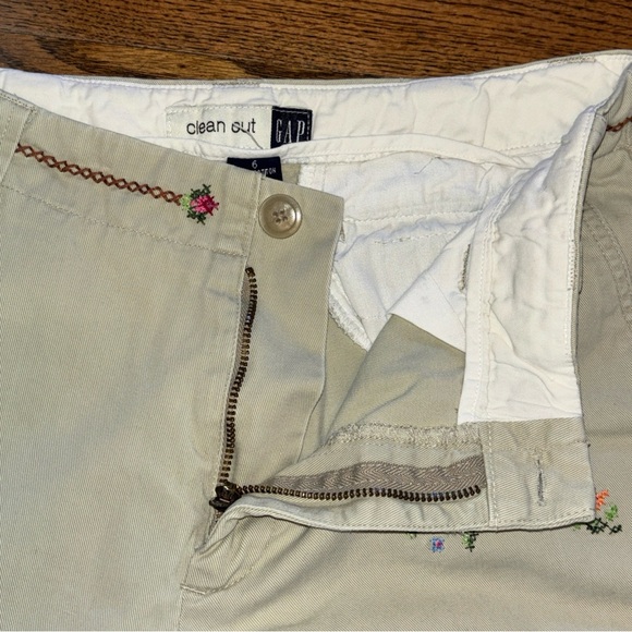 Gap‎ Khaki Y2K Bohemian Clean Cut Floral Embroidered Capri Pants Women's sz 6 - Picture 5 of 16